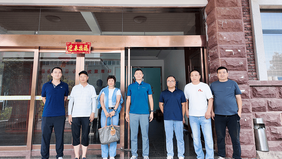 Sinotruk HOWO 4x2 Heavy-Duty Road Sweeper Truck-16 Sinotruk Howo 4x2 Tamion de balayeur de routes lourds-16