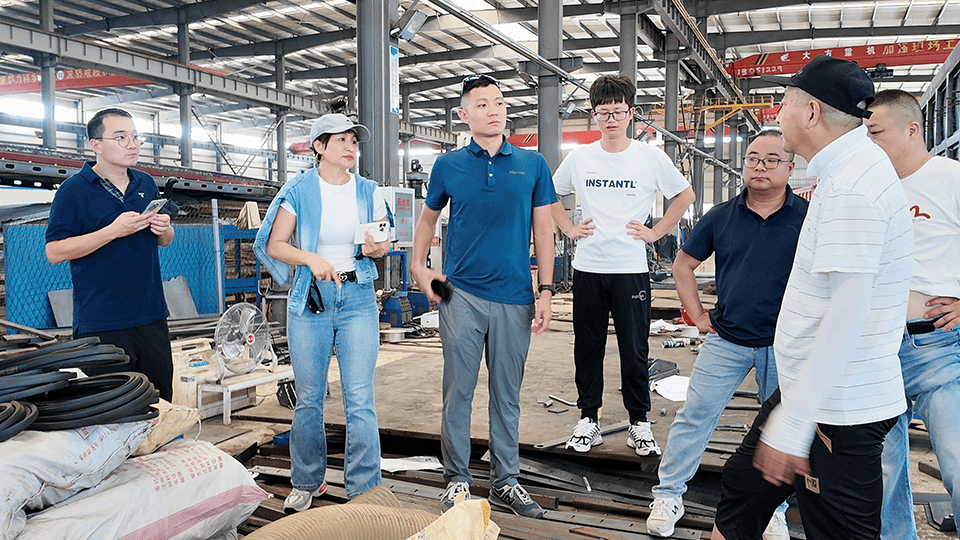 Sinotruk HOWO 4x2 Heavy-Duty Road Sweeper Truck-15 Sinotruk Howo 4x2 Tamion de balayeur de routes lourds-15